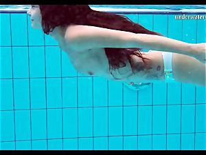 steaming tits and shaven snatch underwater
